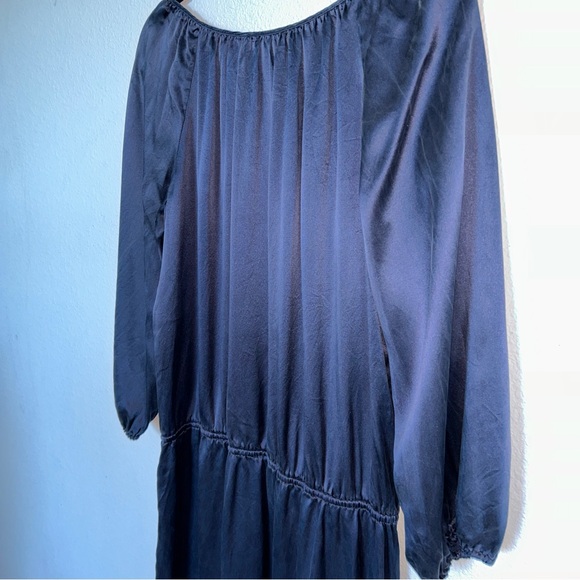 BCBG MaxAzria 100% Silk Navy Drop Waist Blue Midi Relaxed Fit Dress Small - Picture 3 of 13